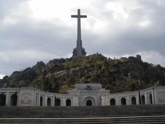 Granite Cross, Basílica de la Santa Cruz